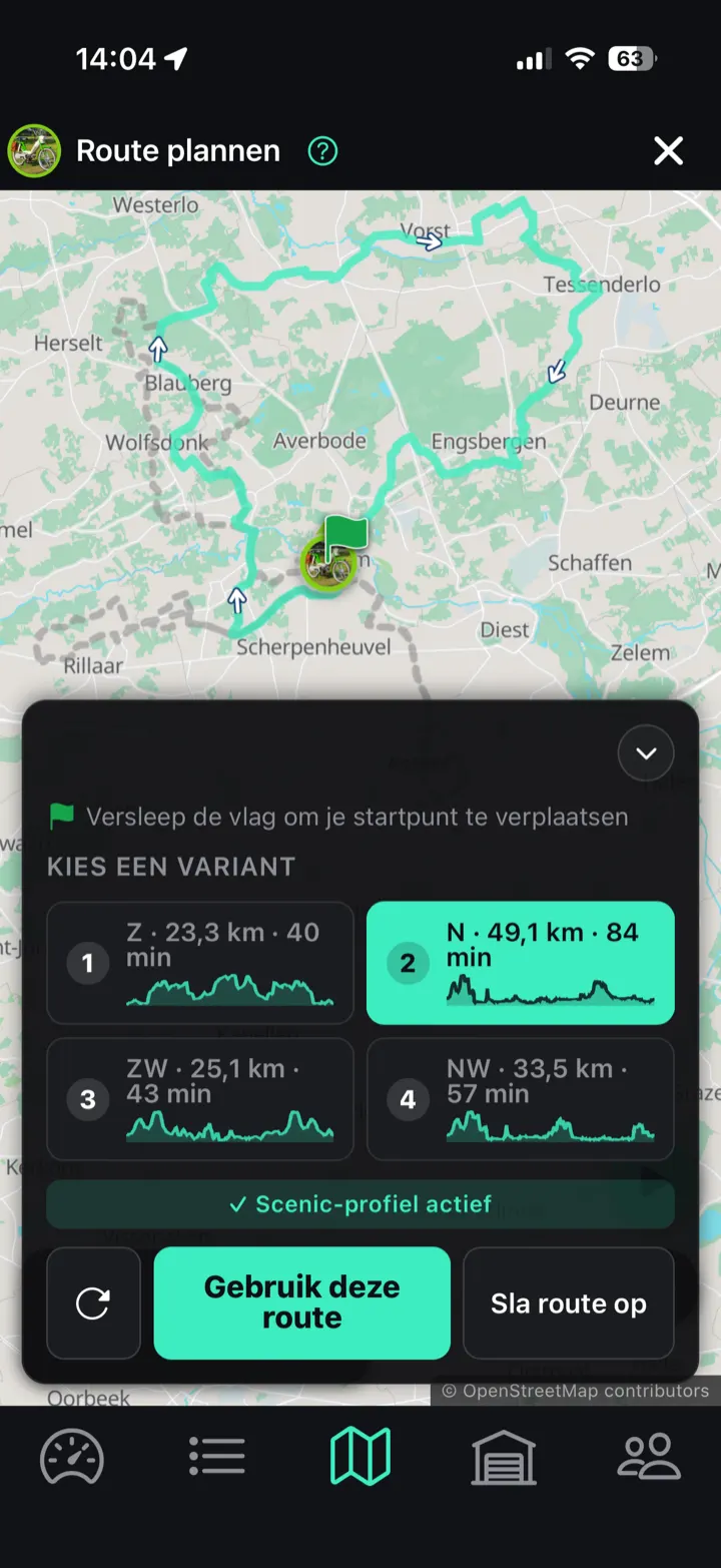 Mopet stippelt een route uit over kleine wegjes, met verschillende varianten om uit te kiezen.